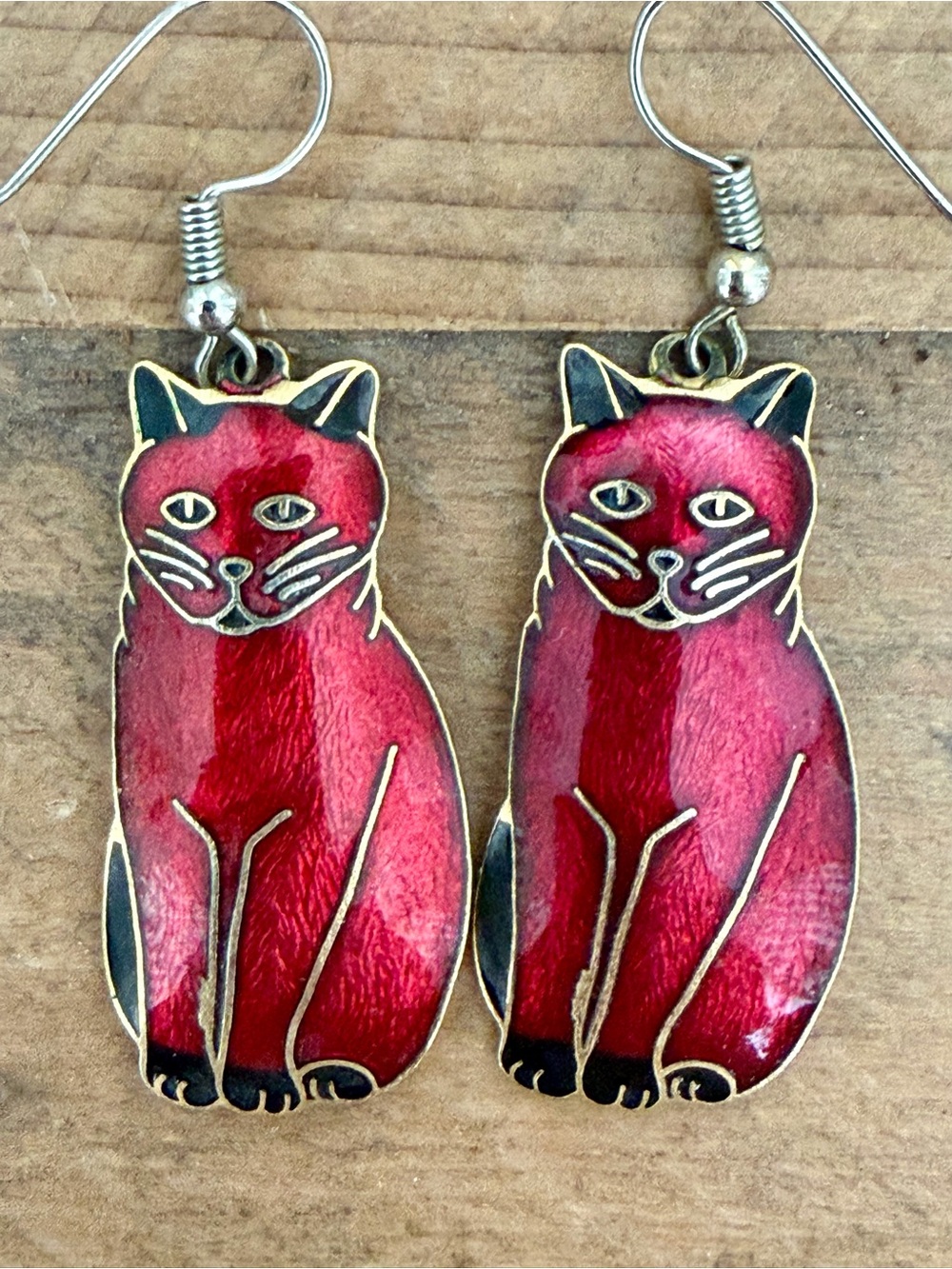 VINTAGE RED ENAMEL CLOISONNÉ CAT DANGLE EARRINGS LAUREL BURCH STYLE